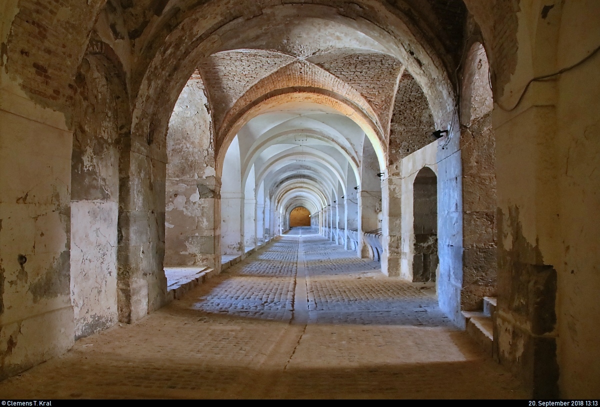 Blick in die Kavallerie-Stallung im Castell de Sant Ferran in Figueres (E), das grte Bauwerk Kataloniens und die grte Festung Europas aus dem 18. Jahrhundert.
[20.9.2018 | 13:13 Uhr]