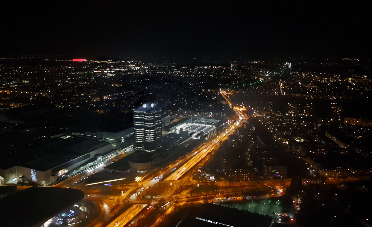 Blick vom Mnchner Olympiaturm bei Nacht am 02.03.2019. 