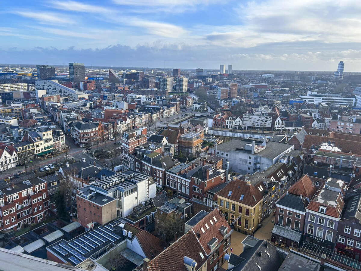 Blick von der Plattform auf dem Dach des Kulturzentrums Forum in Groningen. Das Bild ist in sdlicher Richtung aufgenommen.Aufnahme: 29. Dezember 2023.