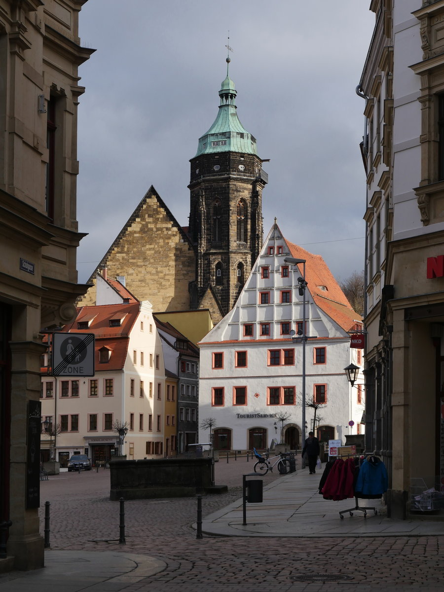 Blick von der Schuhgasse ber den Markt zur Stadtkirche St. Marien und dem Canaletto-Haus; Pirna, 18.01.2019
