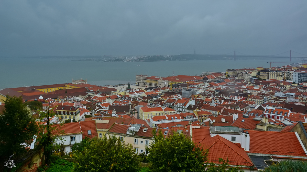Blick ber die Innenstadt von Lissabon. (Dezember 2016)