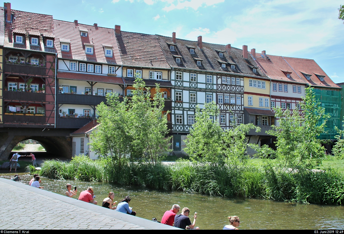 Blick vom Ufer der Gera auf einige Fachwerkhuser auf der Krmerbrcke in Erfurt.
Aufgenommen im Gegenlicht.
[3.6.2019 | 12:49 Uhr]