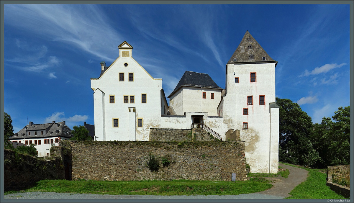 Blick von der Vorburg auf Schloss Wolkenstein. Die Burg entstand im 13. Jahrhundert und wurde spter zu einem Jagtschloss umgebaut. (29.07.2017)