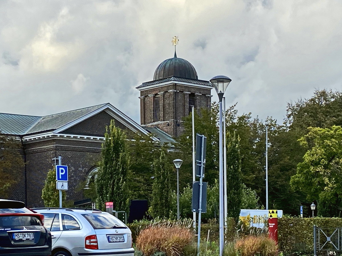 Blick zum Bischfliches Gymnasium St. Ursula in Geilenkirchen am 07. Oktober 2020.