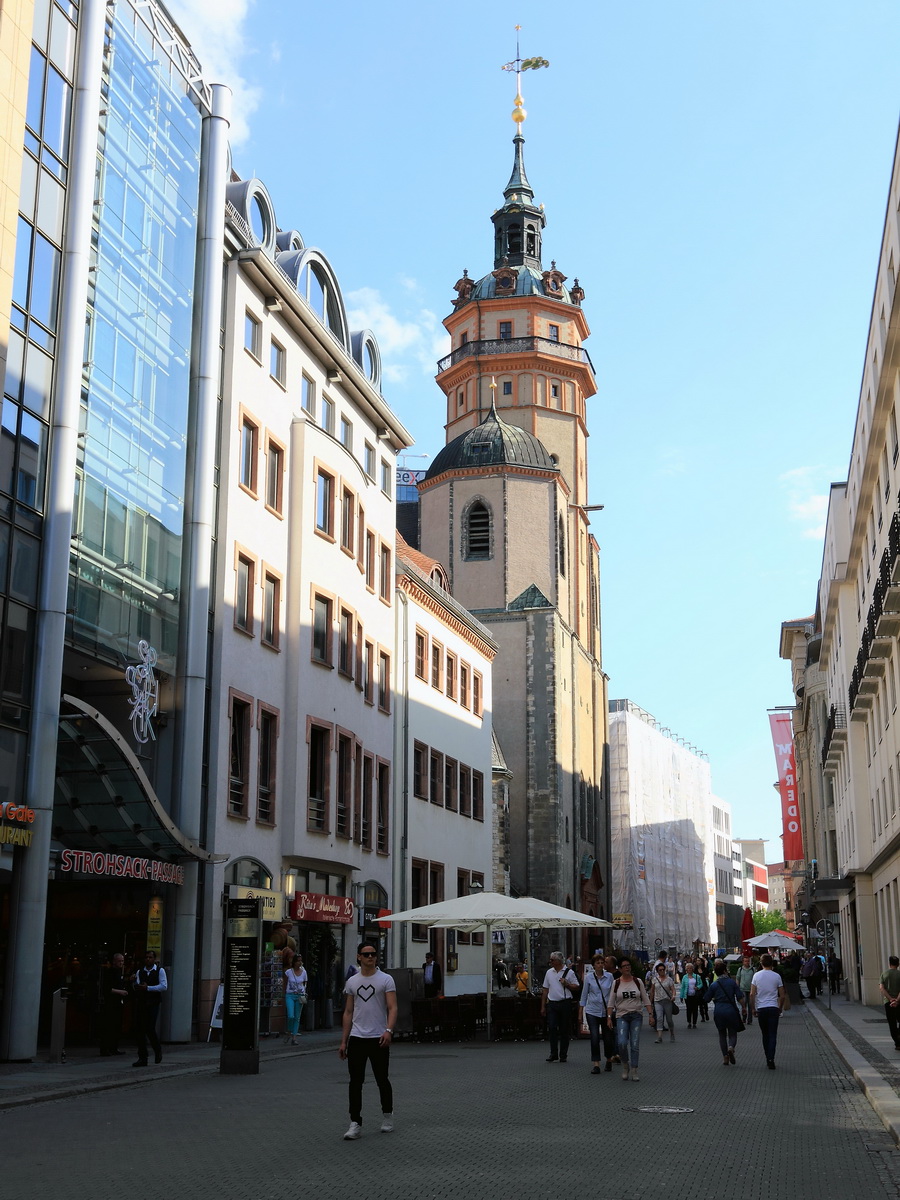 Blick zur Nikolaikirche in Leipzig am 07. Mai 2016 von der Nikolaistrasse in Hhe der Strohsack-Passage. 