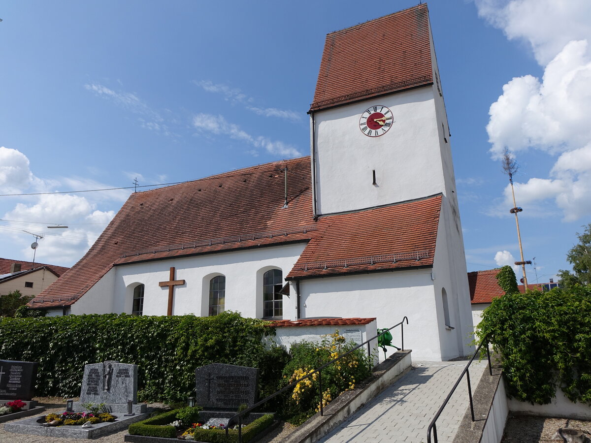 Blossenau, Pfarrkirche St. Sixtus, frhgotische Chorturmkirche, erbaut im 13. Jahrhundert, Kirchenschiff erbaut 1720 (07.06.2015)
