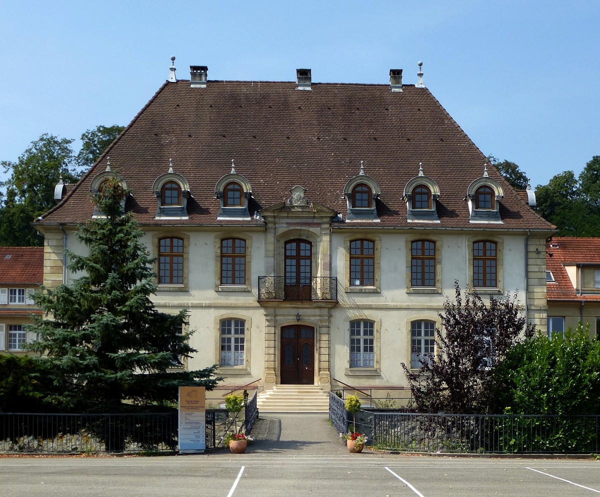 Blotzheim, das Schlo von 1730, heute Hochschule fr Missionare, Aug.2015