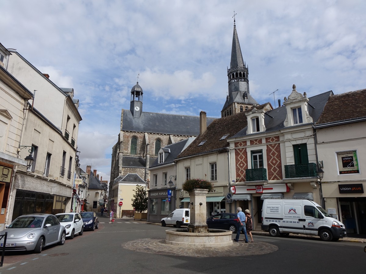 Bonneval, Rue de la Greve mit Notre Dame Kirche (18.07.2015)