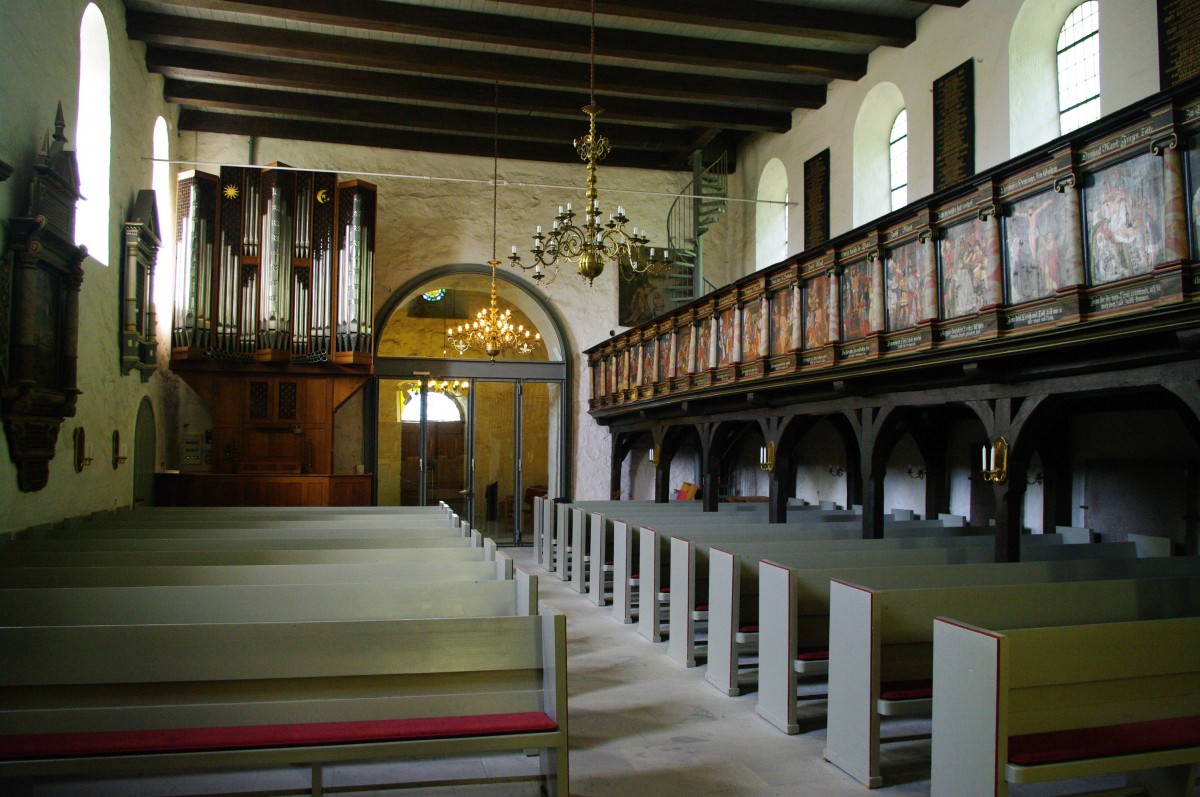 Bosau, Inneres der St. Petri Kirche, Nordempore mit Gemldetafeln von 1656, Bilder von Hans Welcker, Becker Orgel von 1972 (23.05.2011)