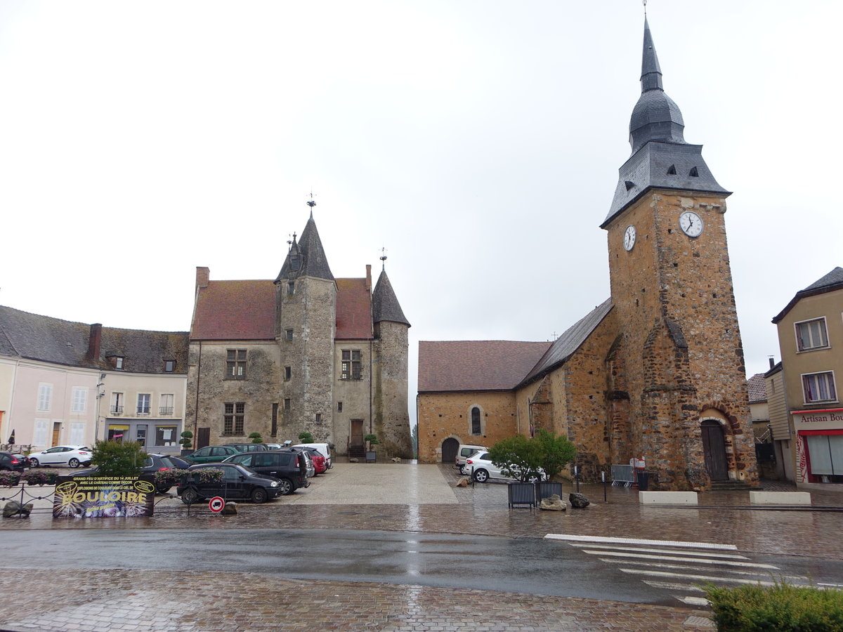 Bouloire, Chateau und Kirche Saint-Georges am Place du Chateau, Schloss erbaut im 15. Jahrhundert, Kirche aus dem 12. Jahrhundert (10.07.2017)