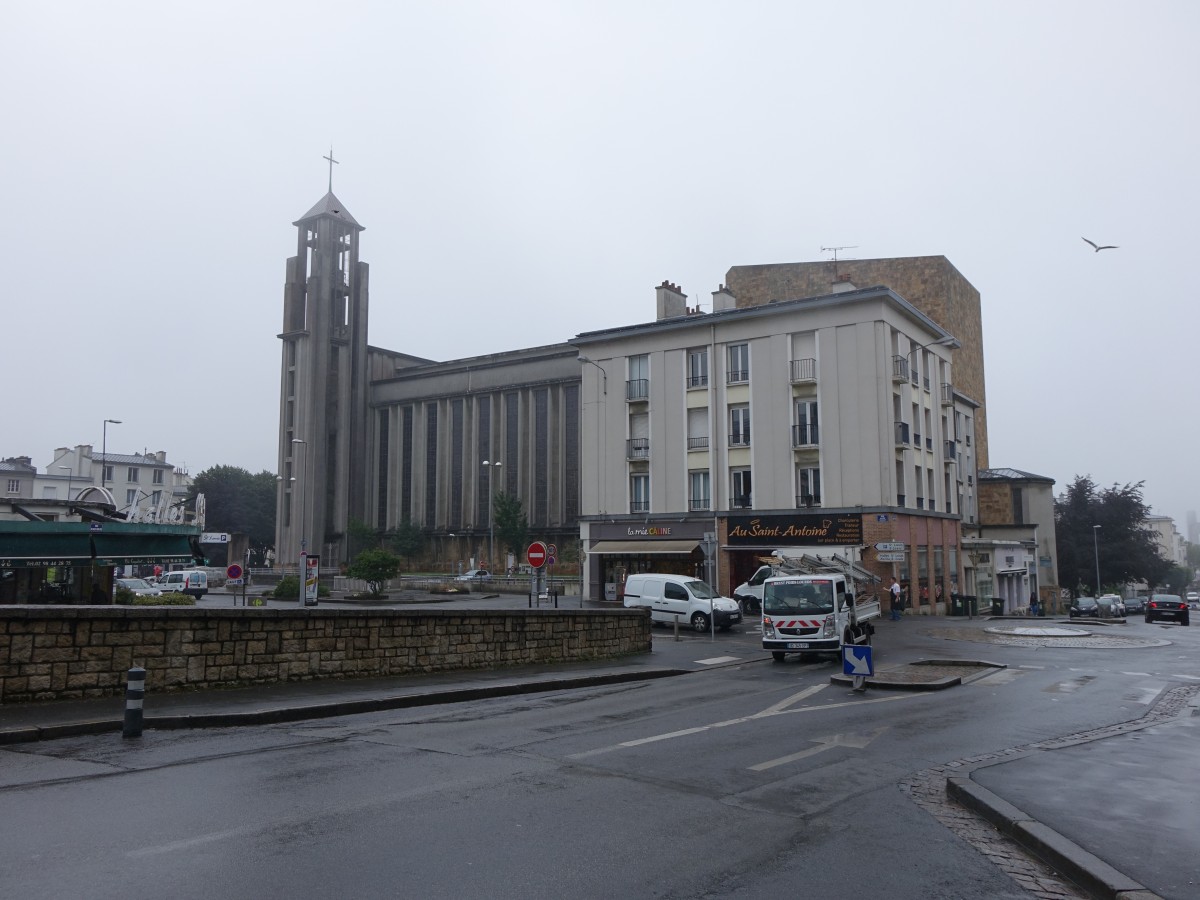 Brest, St. Louis Kirche, erbaut von 1953 bis 1958 durch Yves Michel, Glockenturm aus Stahlbeton (15.07.2015)
