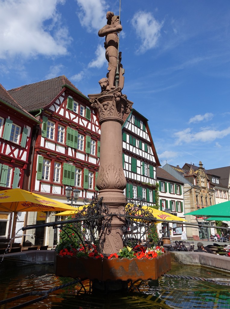 Bretten, Hundlesbrunnen am Marktplatz (25.05.2015)
