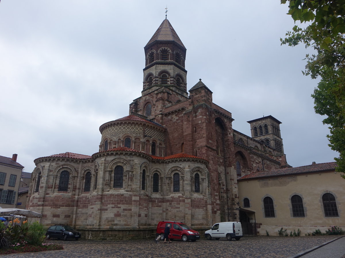 Brioude, romanische Basilika Saint-Julien, erbaut Ende des 11. Jahrhundert, grte romanische Kirche der Auvergne (21.07.2018)