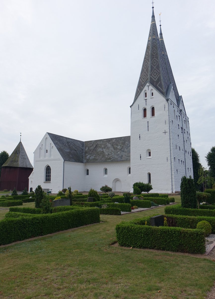 Broager, romanische Ev. Kirche mit gotischem Doppelturm (20.07.2019)