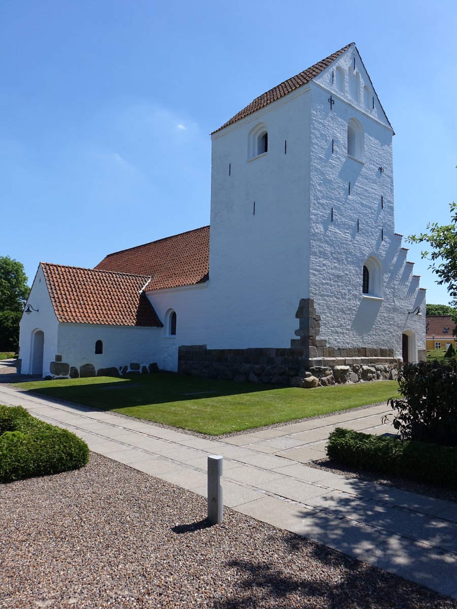 Brovst, romanische Ev. Kirche, erbaut um 1100 (08.06.2018)