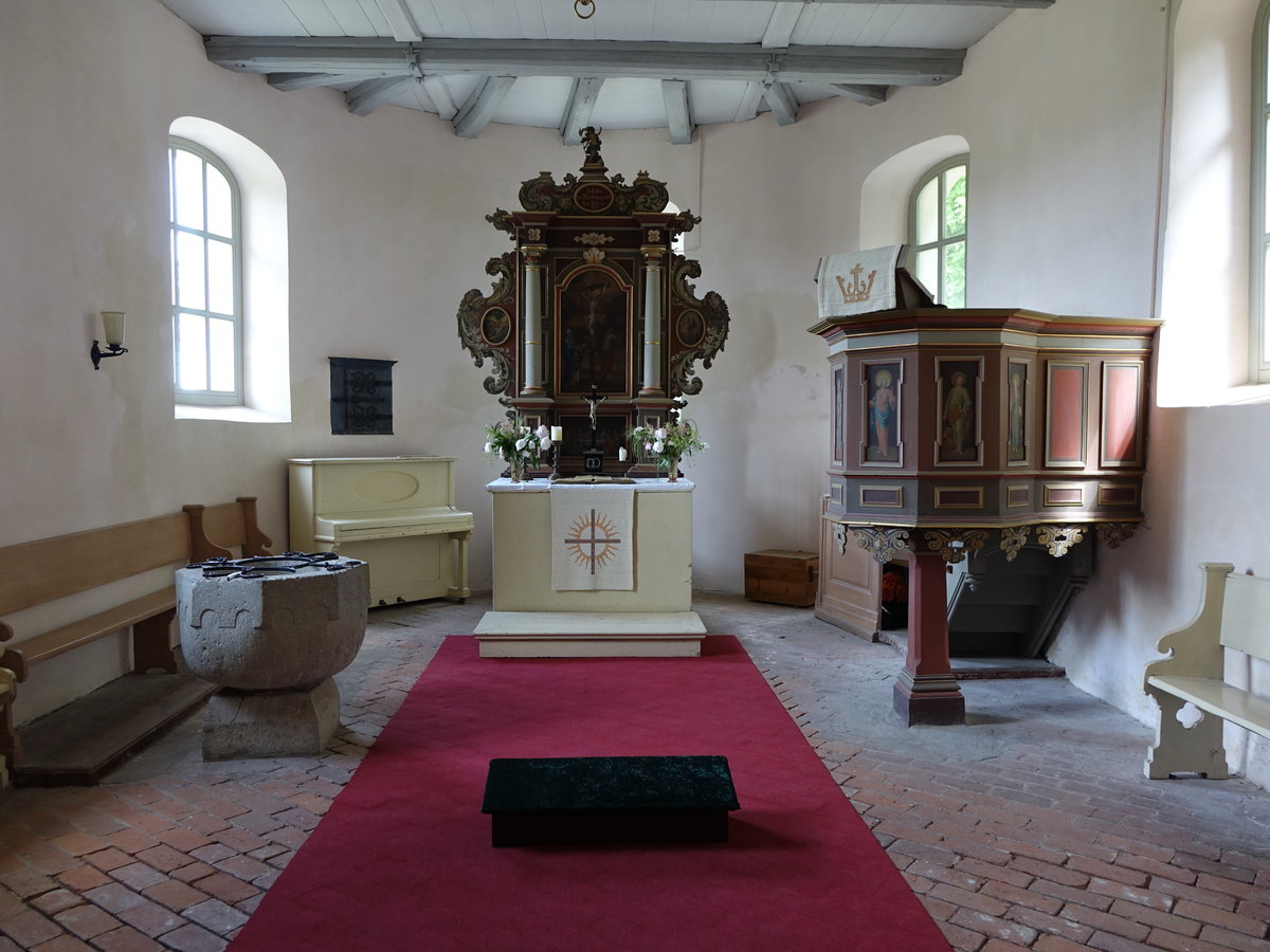 Brck, Taufstein, Altar und Kanzel in der St. Lambertus Kirche (21.05.2016)