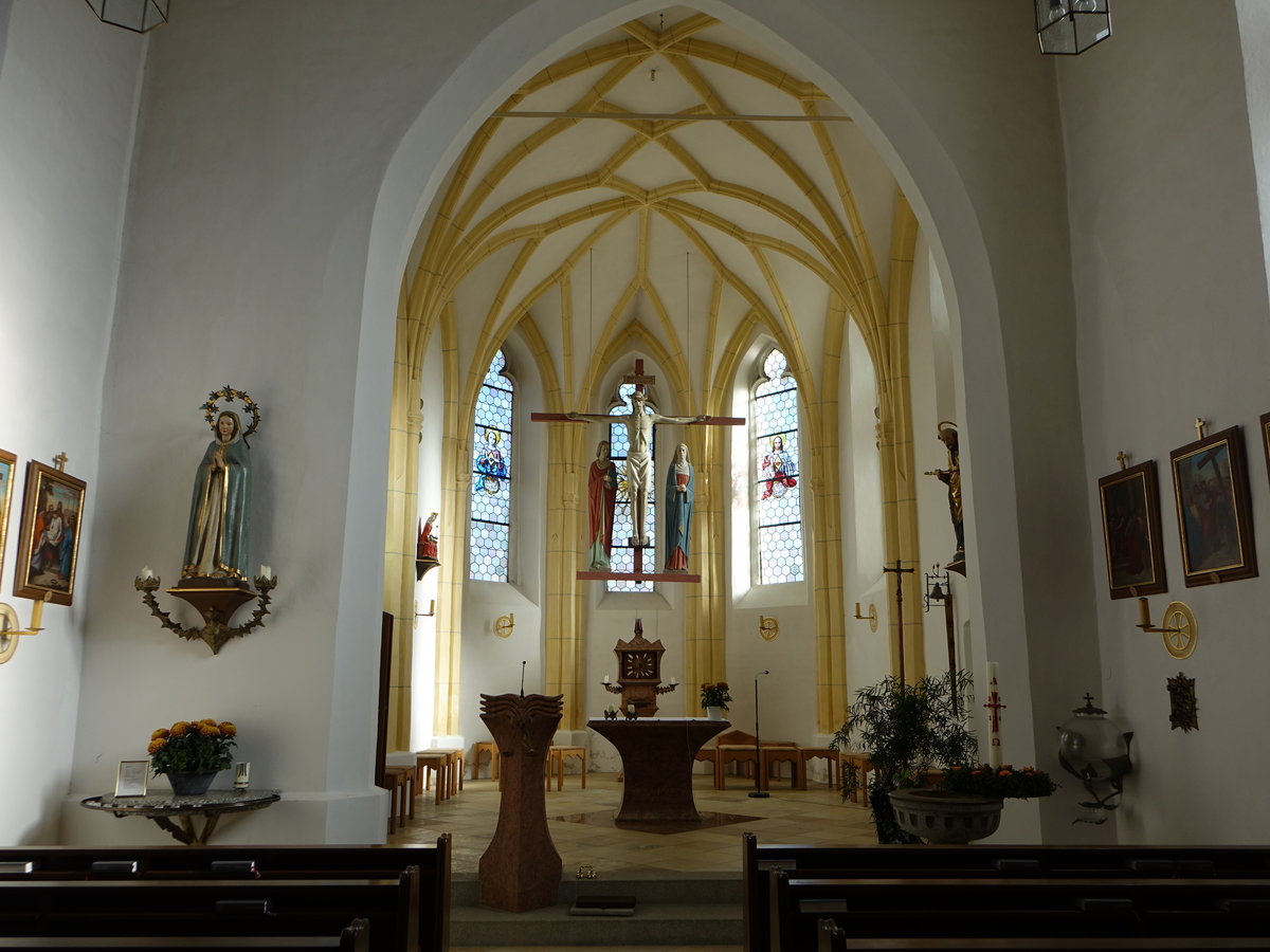 Bubach, gotischer Chor der Pfarrkirche St. Petrus, erbaut im 15. Jahrhundert (21.11.2016)