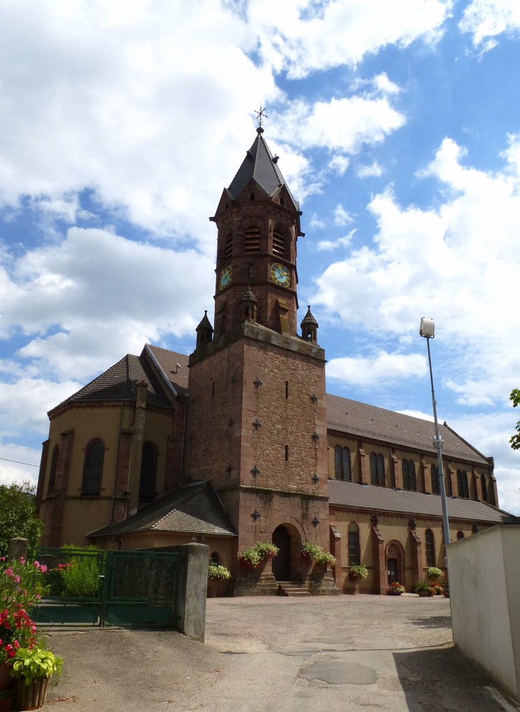 Buhl in den sdlichen Vogesen, die neoromanische Johanneskirche aus dem 19.Jahrhundert, Aug.2013
