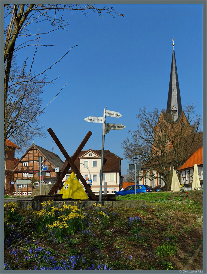 Bundesweite Bekanntheit erlangte das Wendland durch die Proteste gegen die Einrichtung eines Atommlllagers in Gorleben. In Dannenberg erinnert nahe des Marktes ein kleines Denkmal an die daraus entstandene Anti-Atomkraft-Bewegung. (10.04.2018)