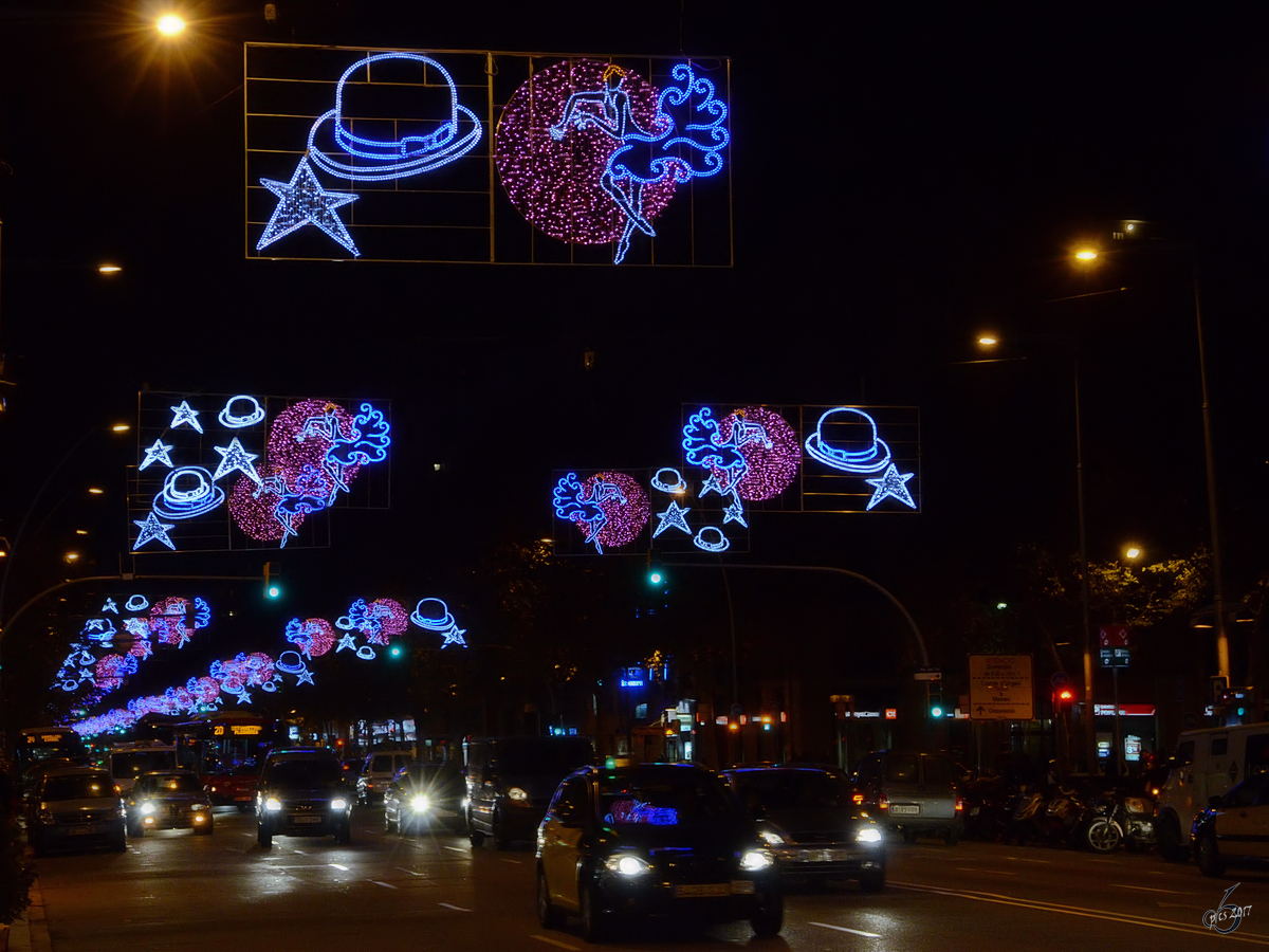 Bunte Lichter ber der Avinguda del Parallel in Barcelona. (Dezember 2011)