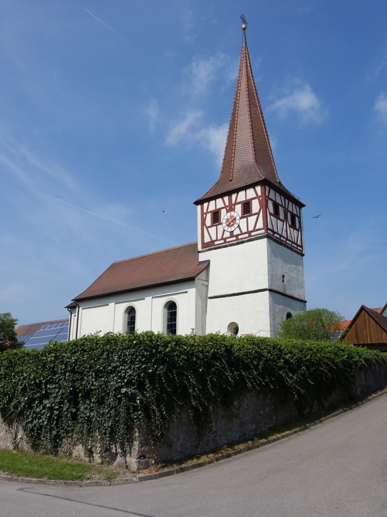 Cadolzhofen, Ev. Hl. Kreuz Kirche, Chorturmkirche, untere Turmgeschosse romanisch, 
Kirchenschiff neuromanisch von 1903 (14.05.2015)