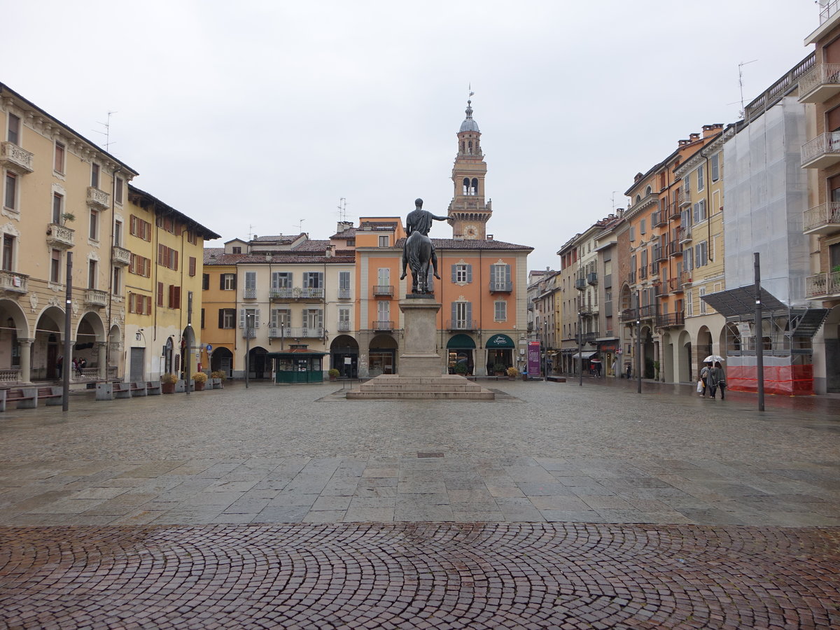 Casale Monferrato, Mazzini Denkmal an der Piazza Guiseppe Mazzini (06.10.2018)