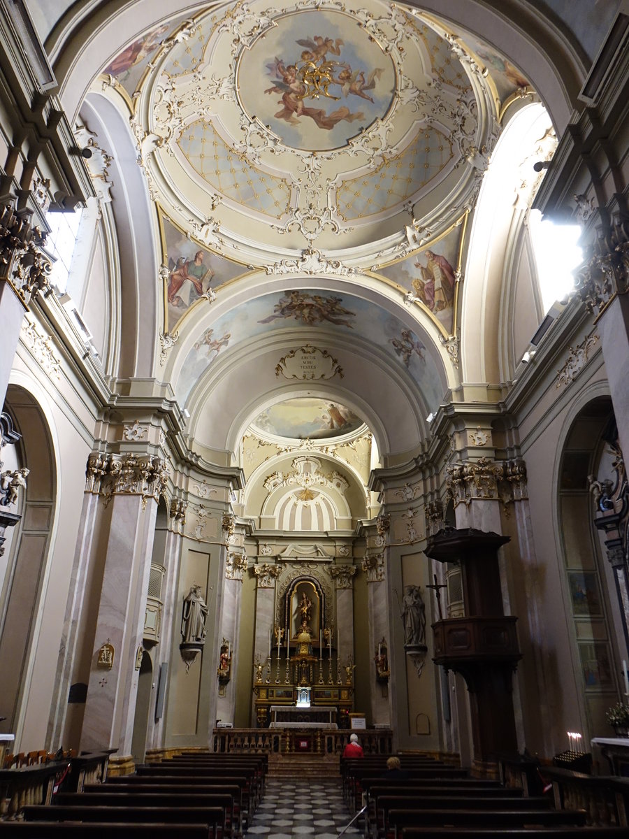 Cernobbio, barocker Innenraum der San Vincenzo Kirche, erbaut von 1758 bis 1775 (23.09.2018)