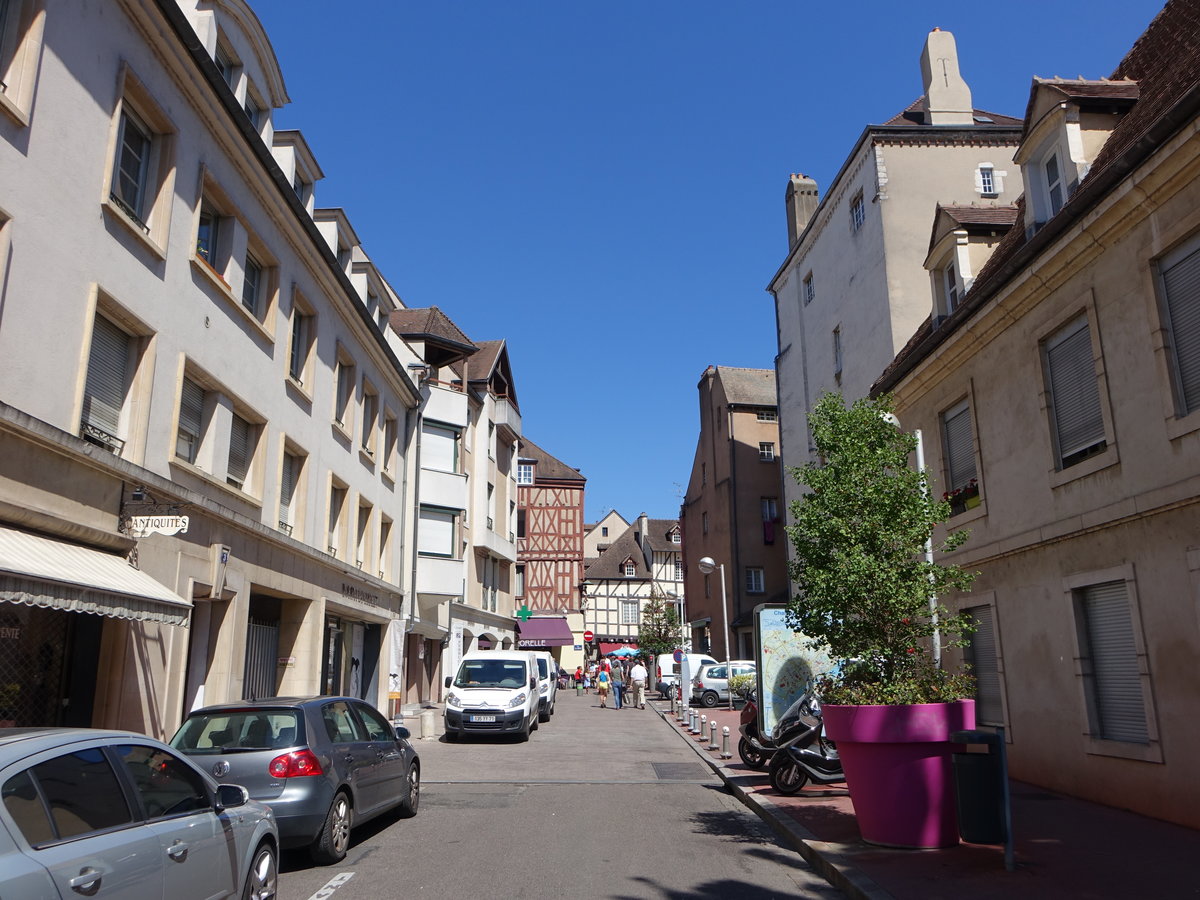 Chalon-sur-Saone, Huser in der Rue du Pont in der Altstadt (16.07.2017)