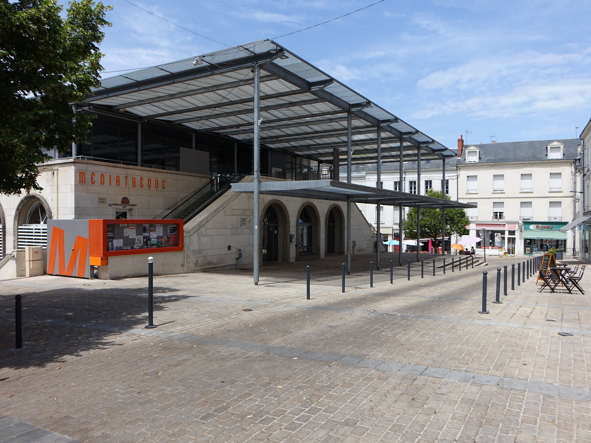 Chatellerault, Markthalle mit Mediathek am Place Dupleix (08.07.2017)