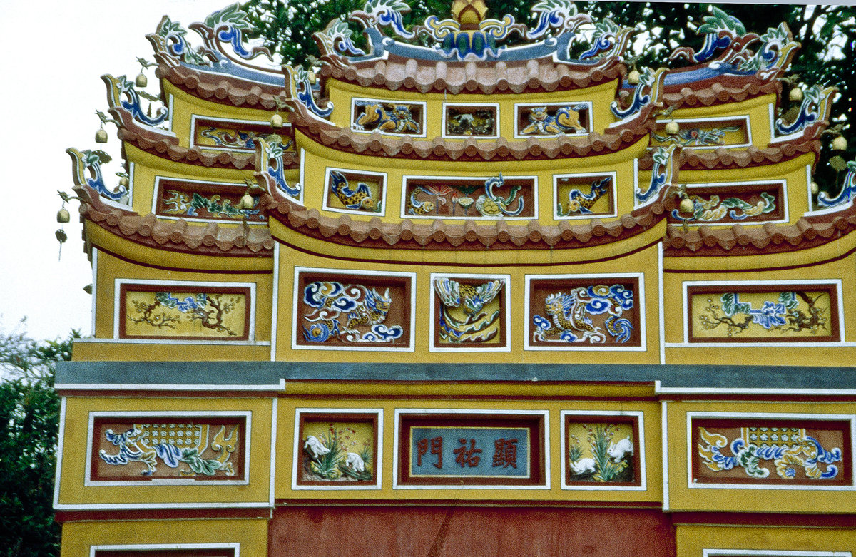 Chinesischer tempel in Singapur. Bild vom Dia. Aufnahme: Mrz 1989.