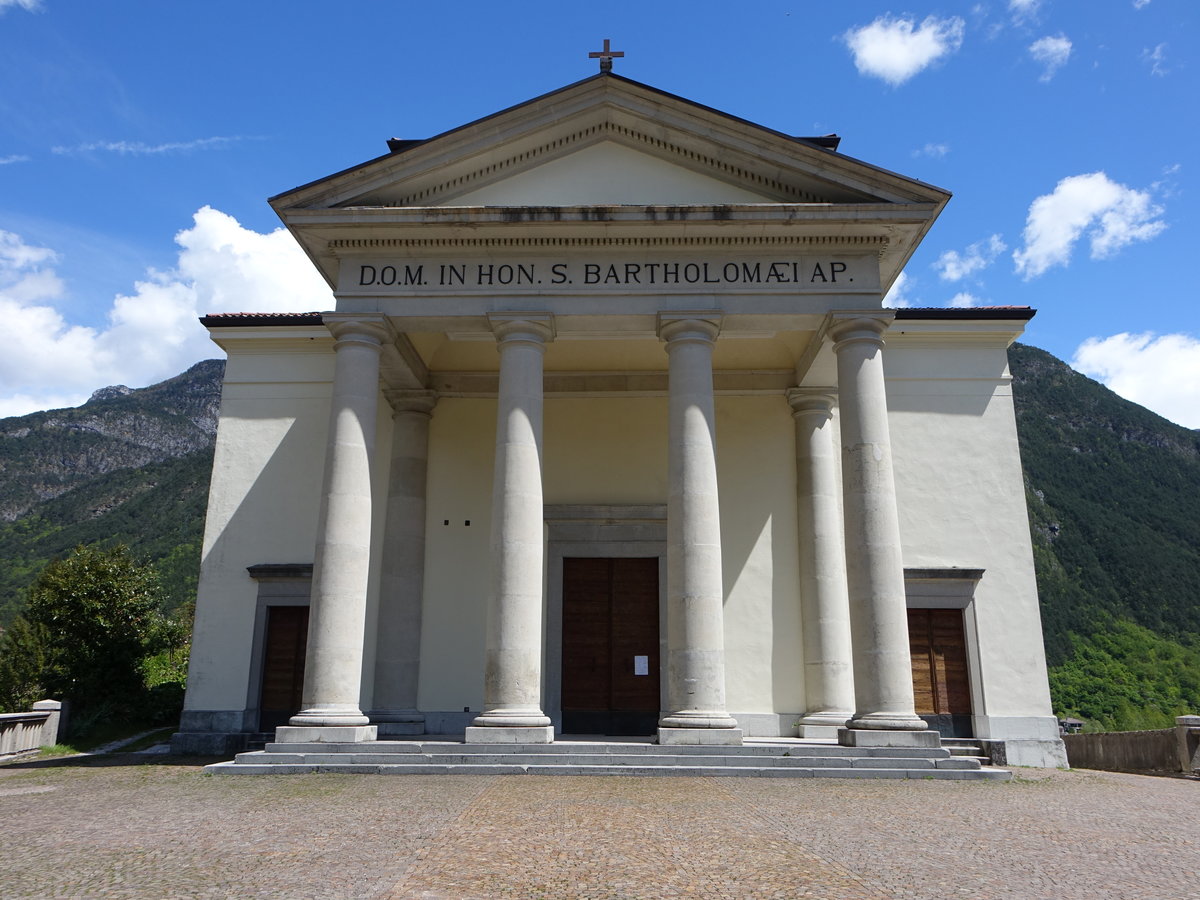 Chiusaforte, Fassade der Pfarrkirche St. Bartholomus (05.05.2017)