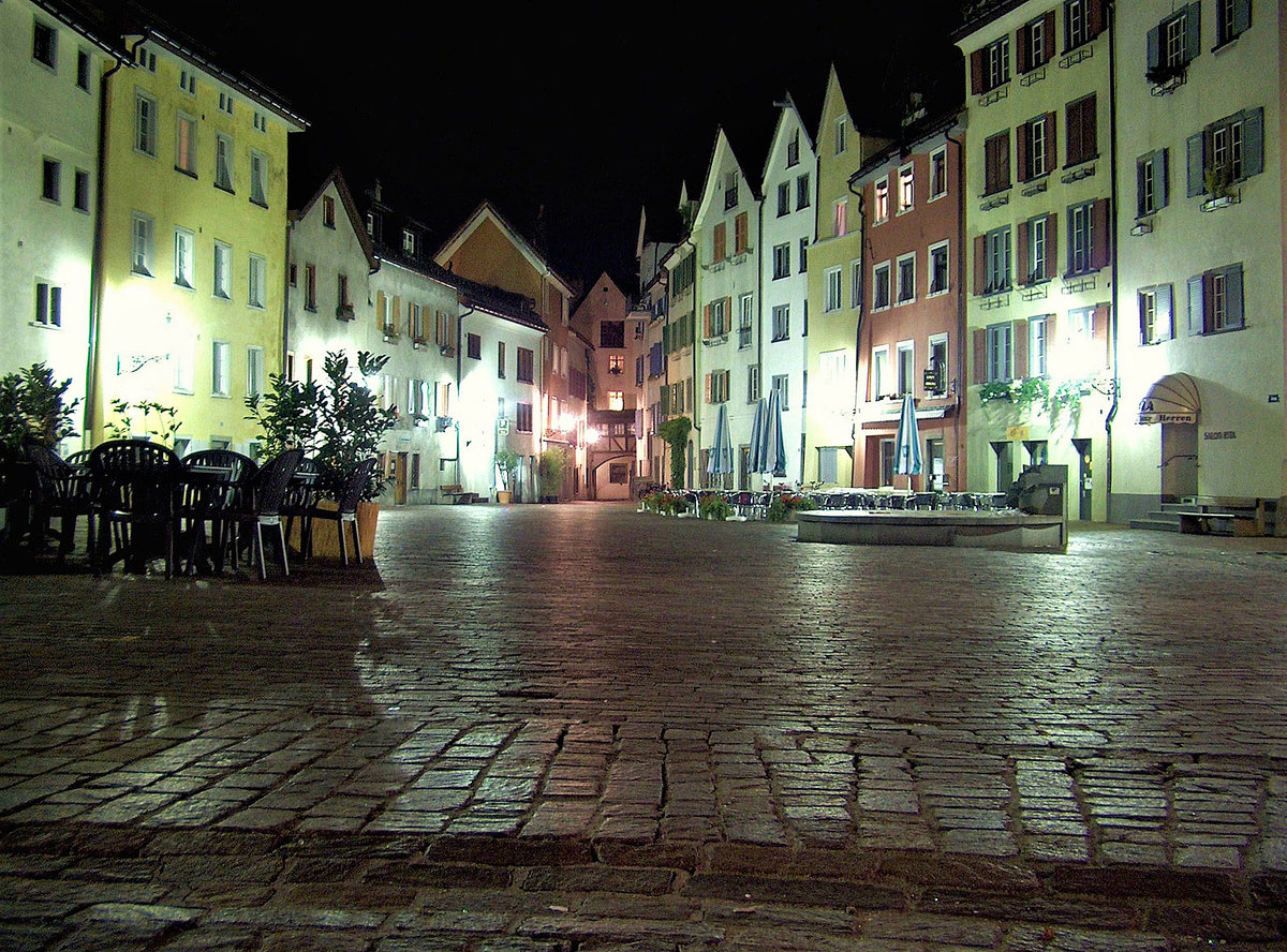 Chur, Arcas, Nachtaufnahme. Der Arcas ist ein grosser Platz im Sden der Churer Altstadt - August 2003