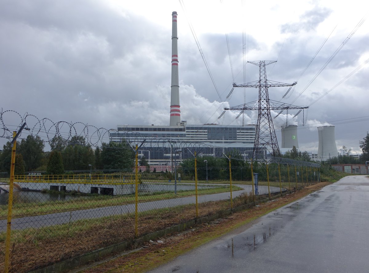 Chvaletice /  Chwaletitz, 800 MW Kohle Kraftwerk, erbaut von 1973 bis 1979  auf dem Gelnde einer Mangan-Rsterei (30.09.2019)