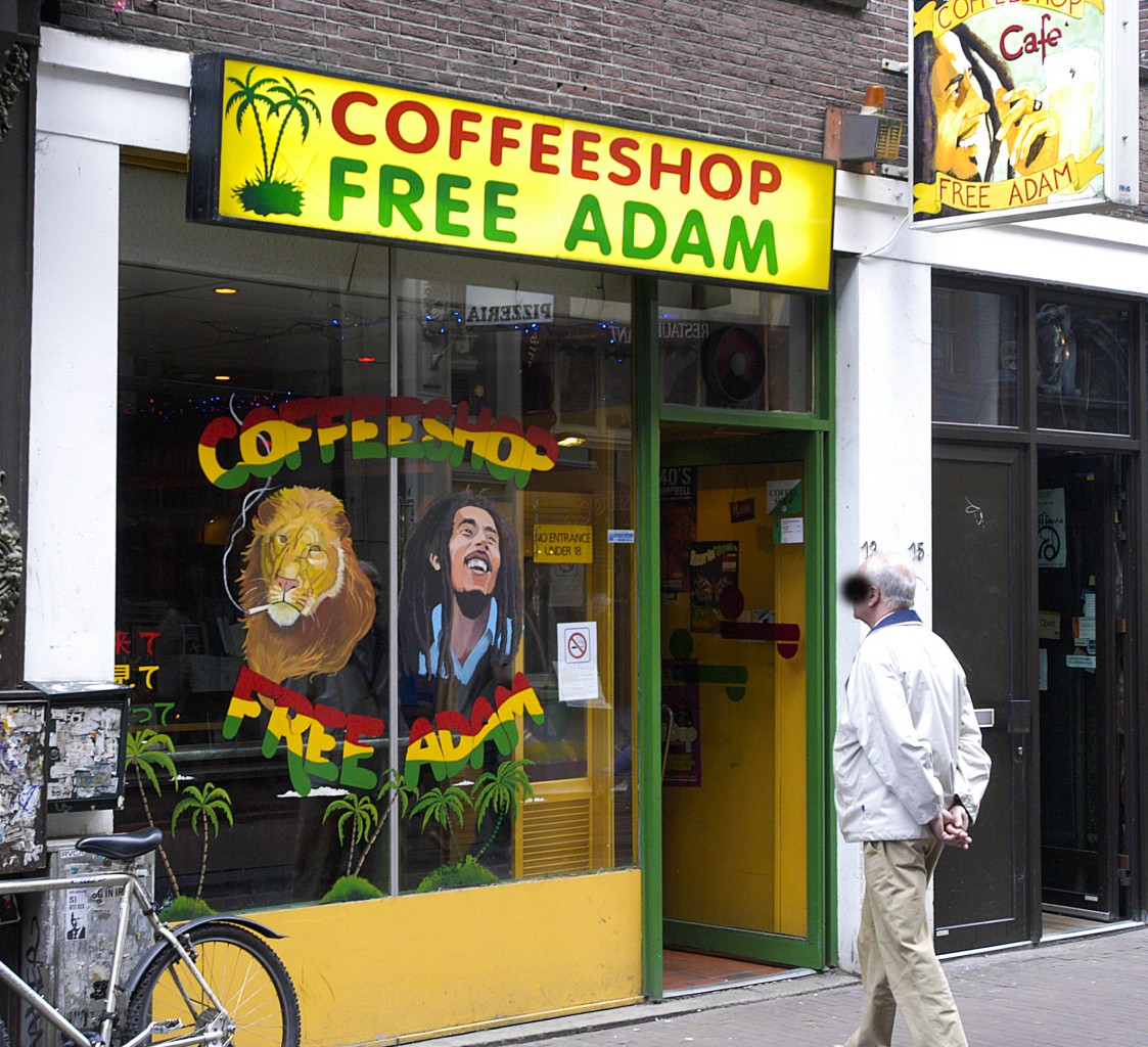 Coffeeshop Free Adam in der Oude Hoogstraat in Amsterdam. Aufnahme: August 2008.