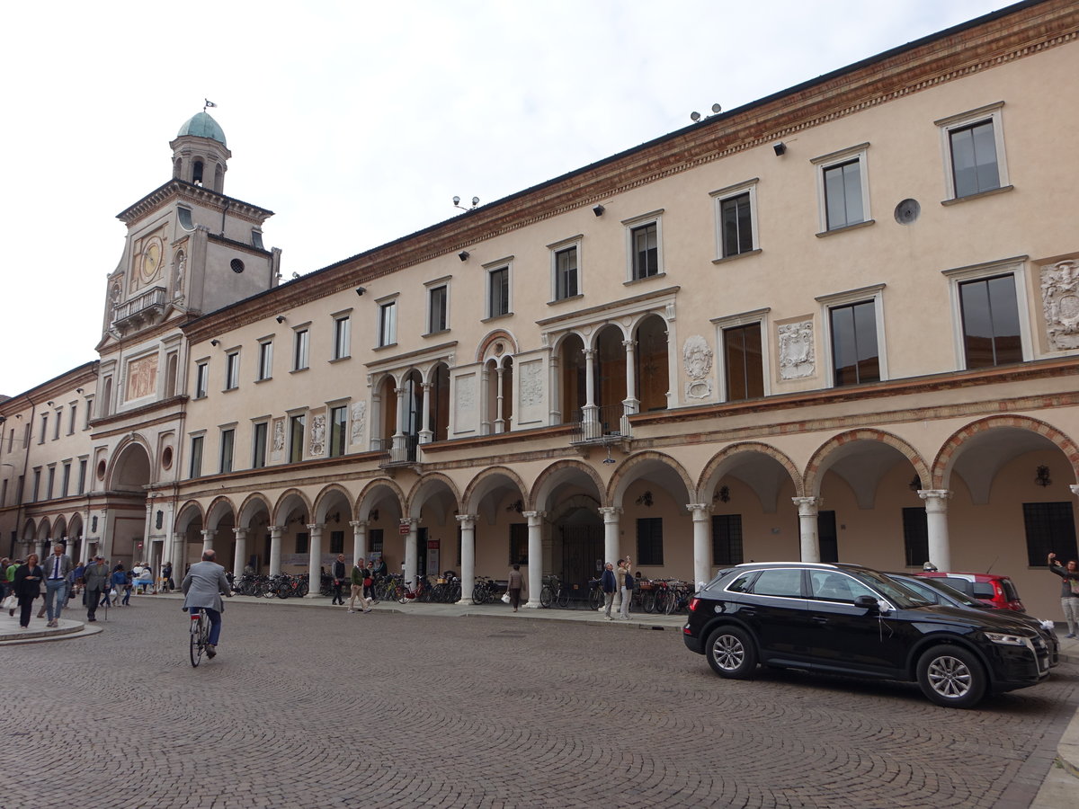 Crema, Palazzo del Comune an der Piazza Duomo, erbaut im 16. Jahrhundert (30.09.2018)