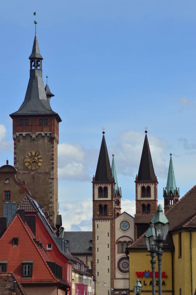Dachansichten mit Trmen aus Wrzburg von der alten Meinbrcke aus gesehen. 15.9.2015