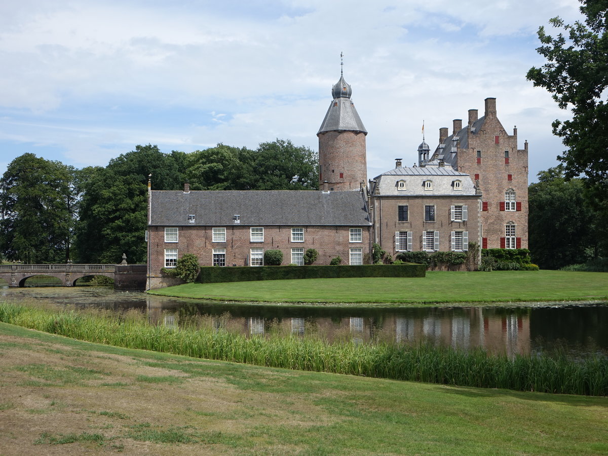 Dalfsen, Huis Rechteren, Donjon erbaut im 14. Jahrhundert, Schlo erbaut ab 1726 (23.07.2017)