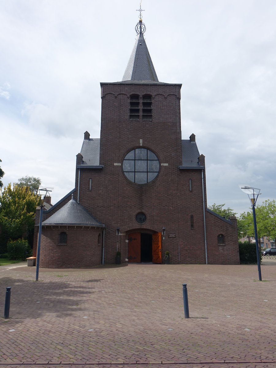 Dalfsen, kath. Kirche St. Cyriakus, erbaut bis 1938 durch Architekt A. Vosman (23.07.2017)
