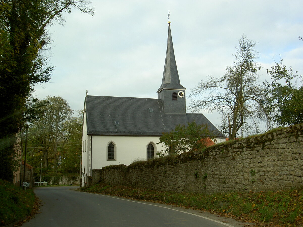 Darstadt, Pfarrkirche St. Laurentius, Saalkirche von 1597 (26.10.2003)