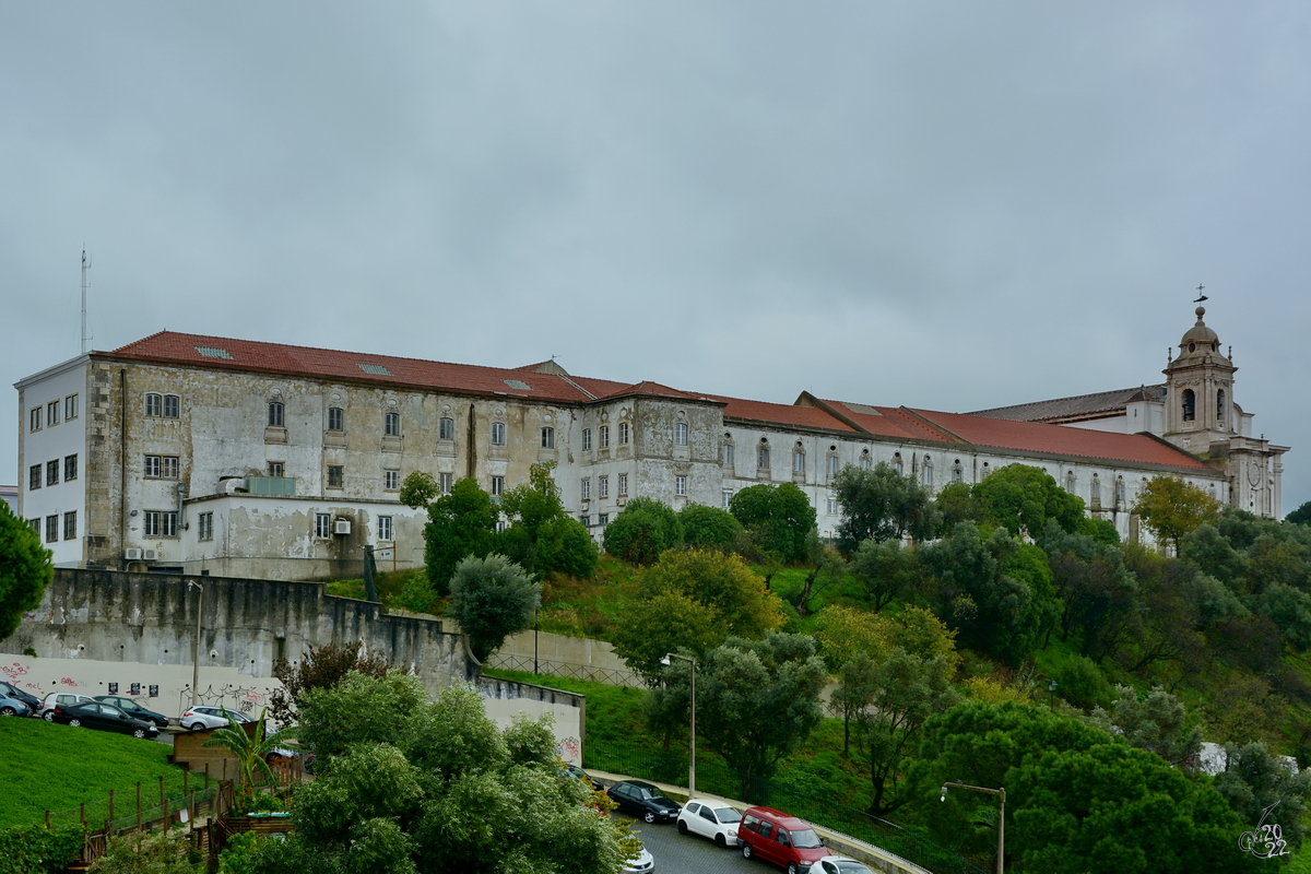 Das 1271 gegrndete Kloster Unserer Lieben Frau der Gnade (Convento da Graa) ist eines der ltesten Klster in Lissabon und seit 1910 als Nationaldenkmal klassifiziert. (Dezember 2015)