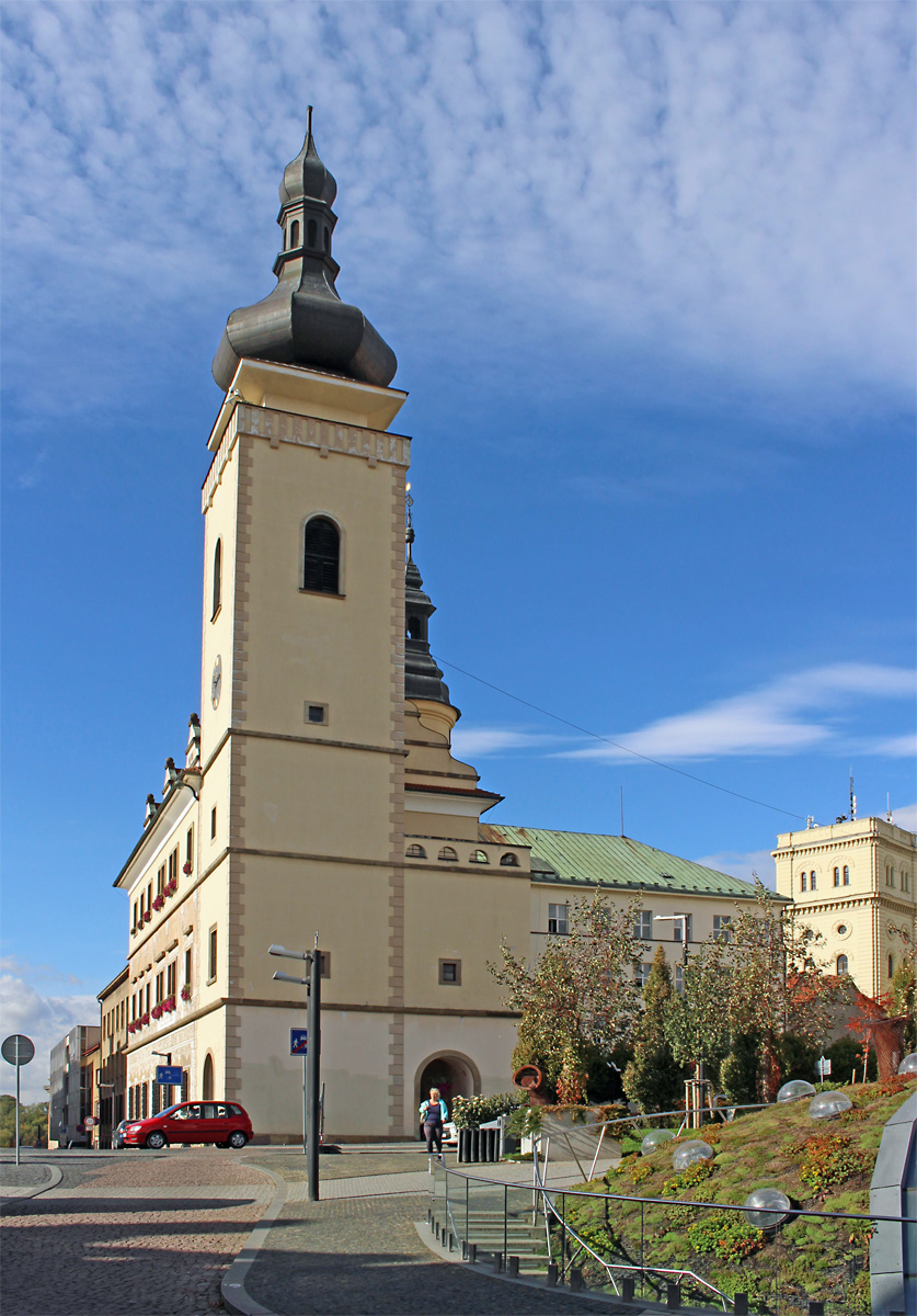 Das alte Rathaus in Mlad Boleslav, von 1554 bis 1559 erbaut, ist ein sehenswertes Gebude aus der Renaissance, der Turm dient auch als Aussichtspunkt. 12.10.2017