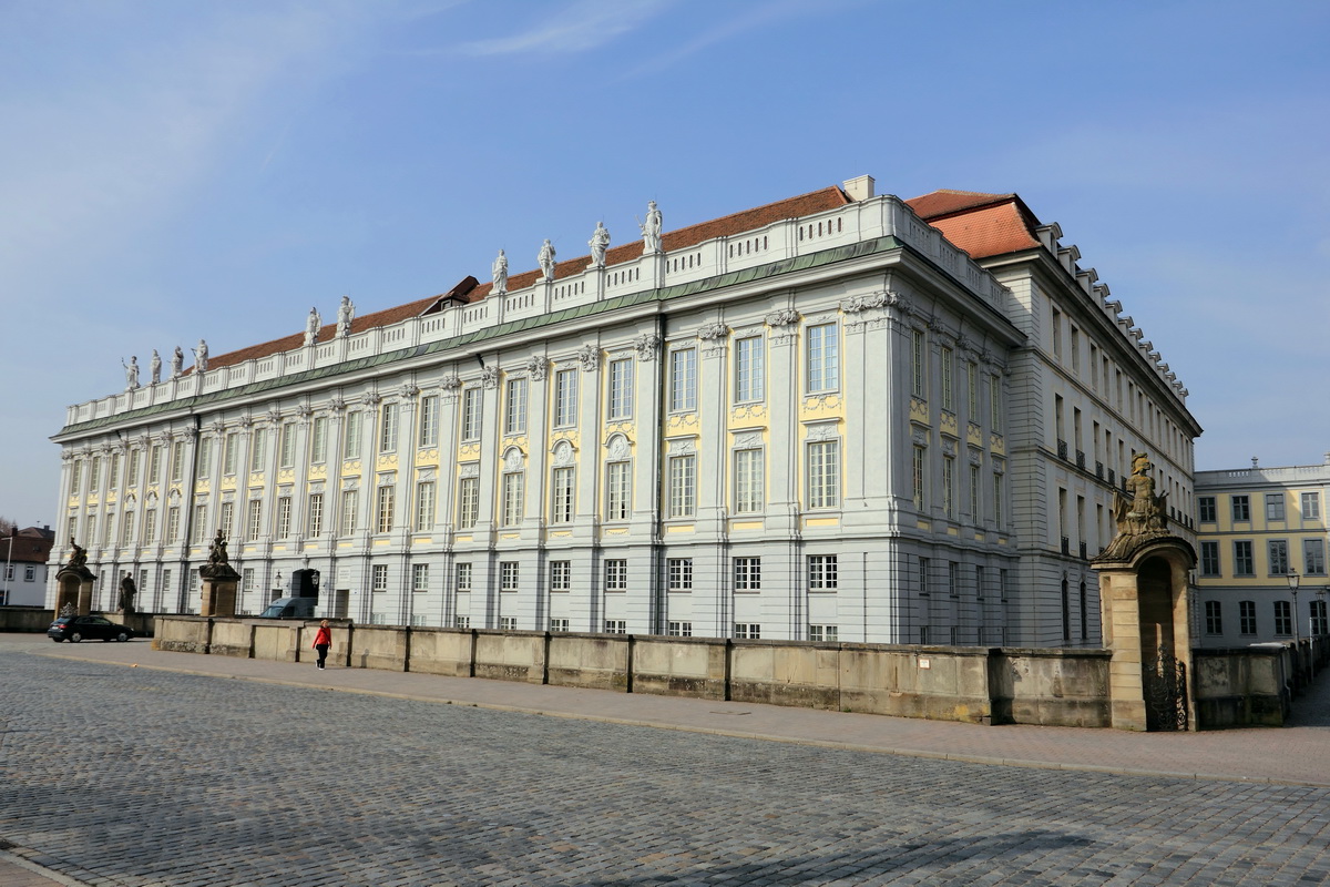 Das Ansbacher Schloss am 14. Mrz 2017. Das Schlo war mal die Residenz der Markgrafen und beherbergt heute die Regierung von Mittelfranken.