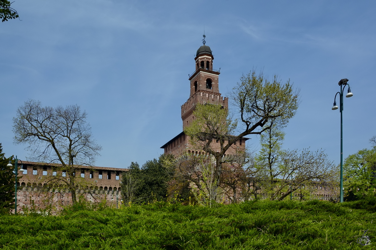 Das aus der Renaissancezeit stammende Mailnder Schloss (Castello Sforzesco) wurde im 14. Jahrhundert als Verteidigungsburg gebaut. (April 2015)