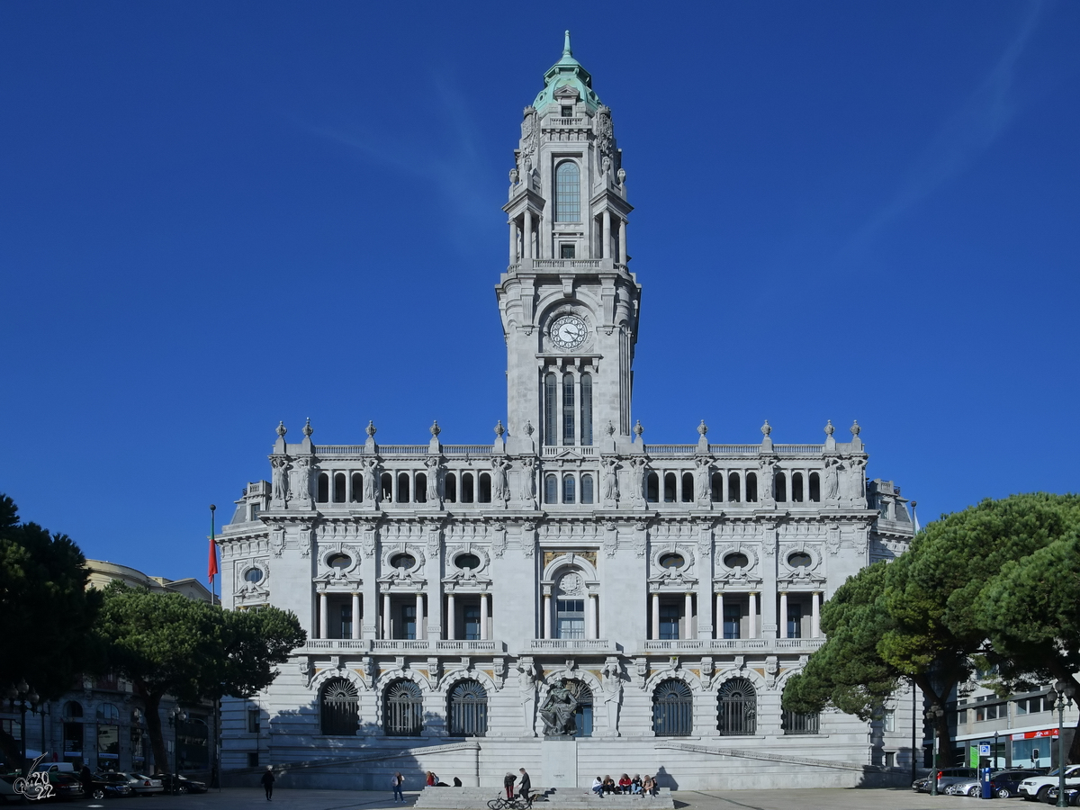 Das Cmara Municipal do Porto (Rathaus von Porto) wurde von 1920 bis 1955 gebaut. (Januar 2017)