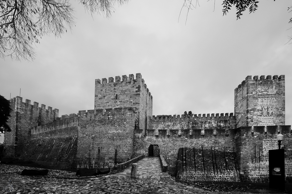 Das Castelo de So Jorge ist eine Festungsanlage in Lissabon. (Dezember 2016) 