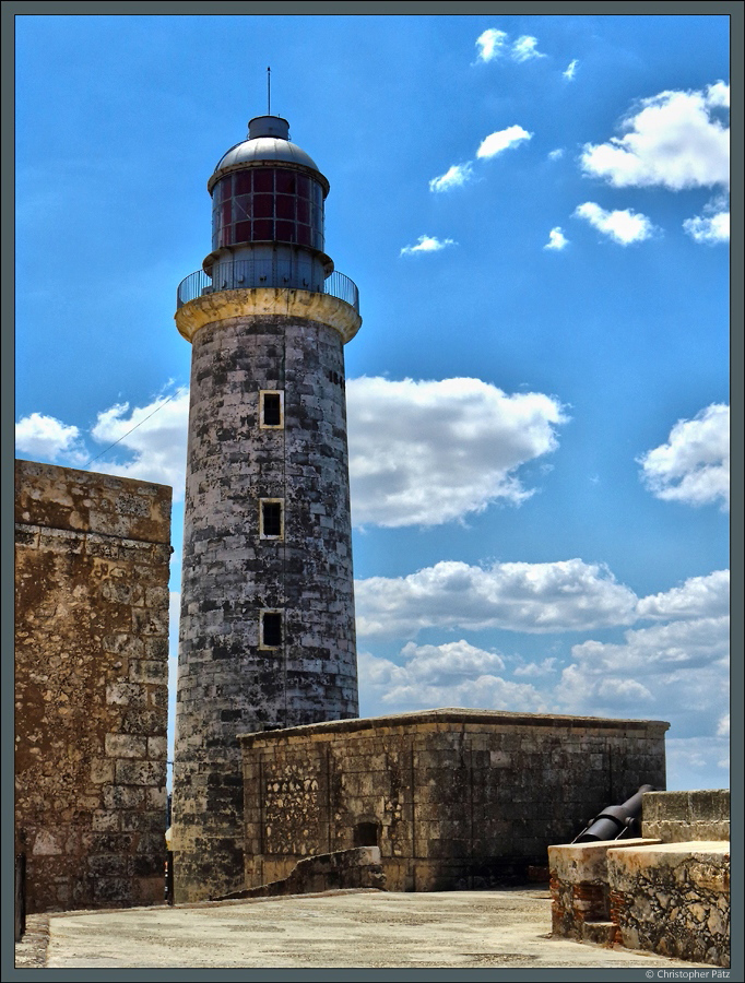 Das Castillo de los Tres Reyes del Morro wird durch den 1845 errichteten Leuchtturm geprgt. (Havanna, 29.03.2017)