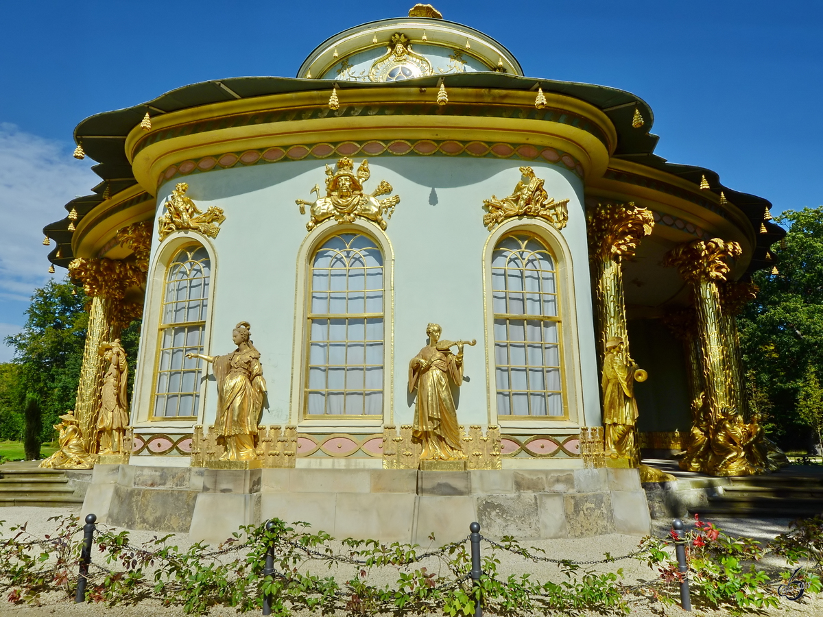 Das Chinesische Haus im Park Sanssouci in Potsdam entstand in den Jahren 1755 bis 1764. (September 2012)