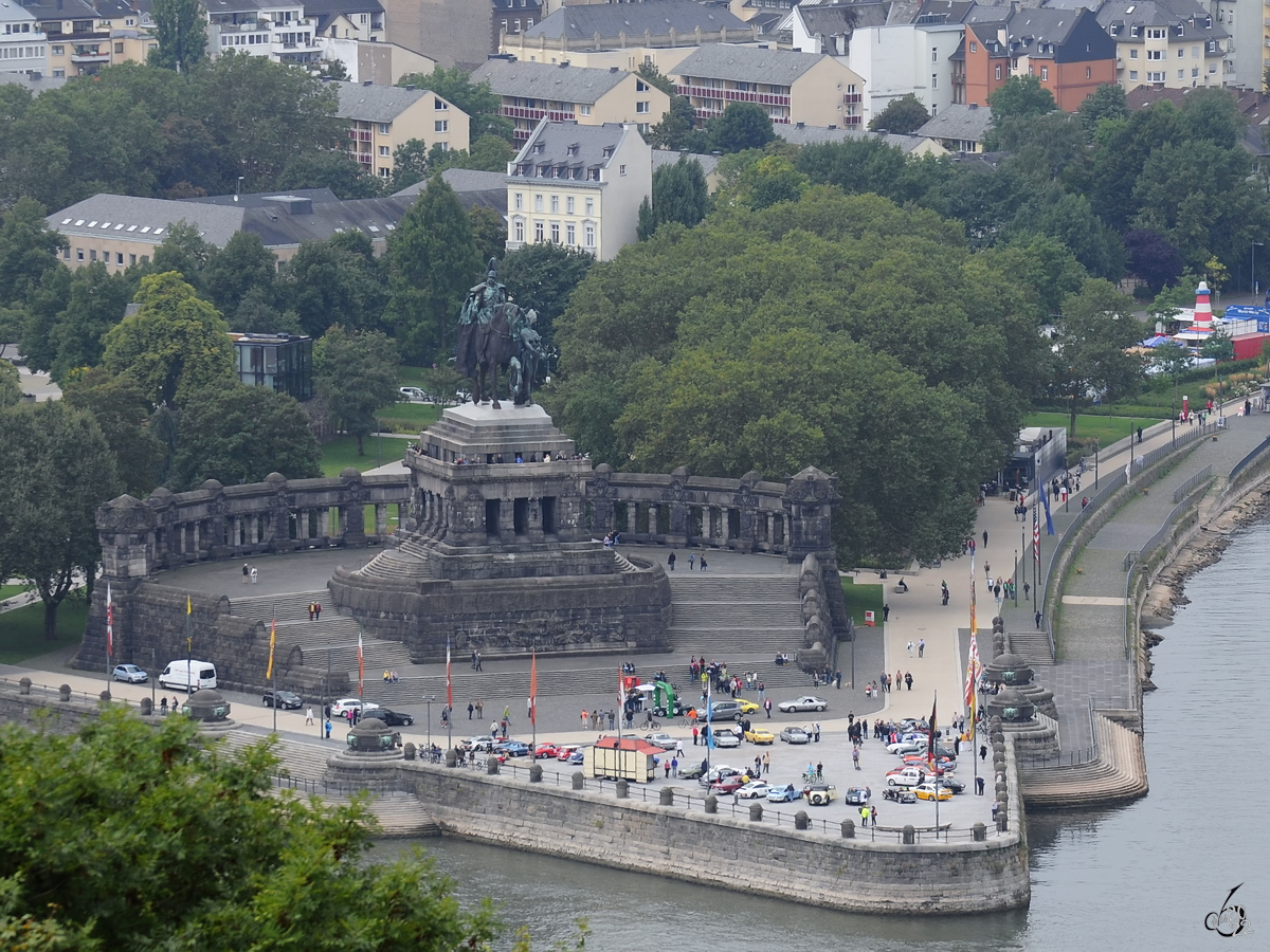Das Deutsche Eck mit dem Kaiser-Wilhelm-I.-Denkmal an der Mndung der Mosel in den Rhein in Koblenz. (September 2013)