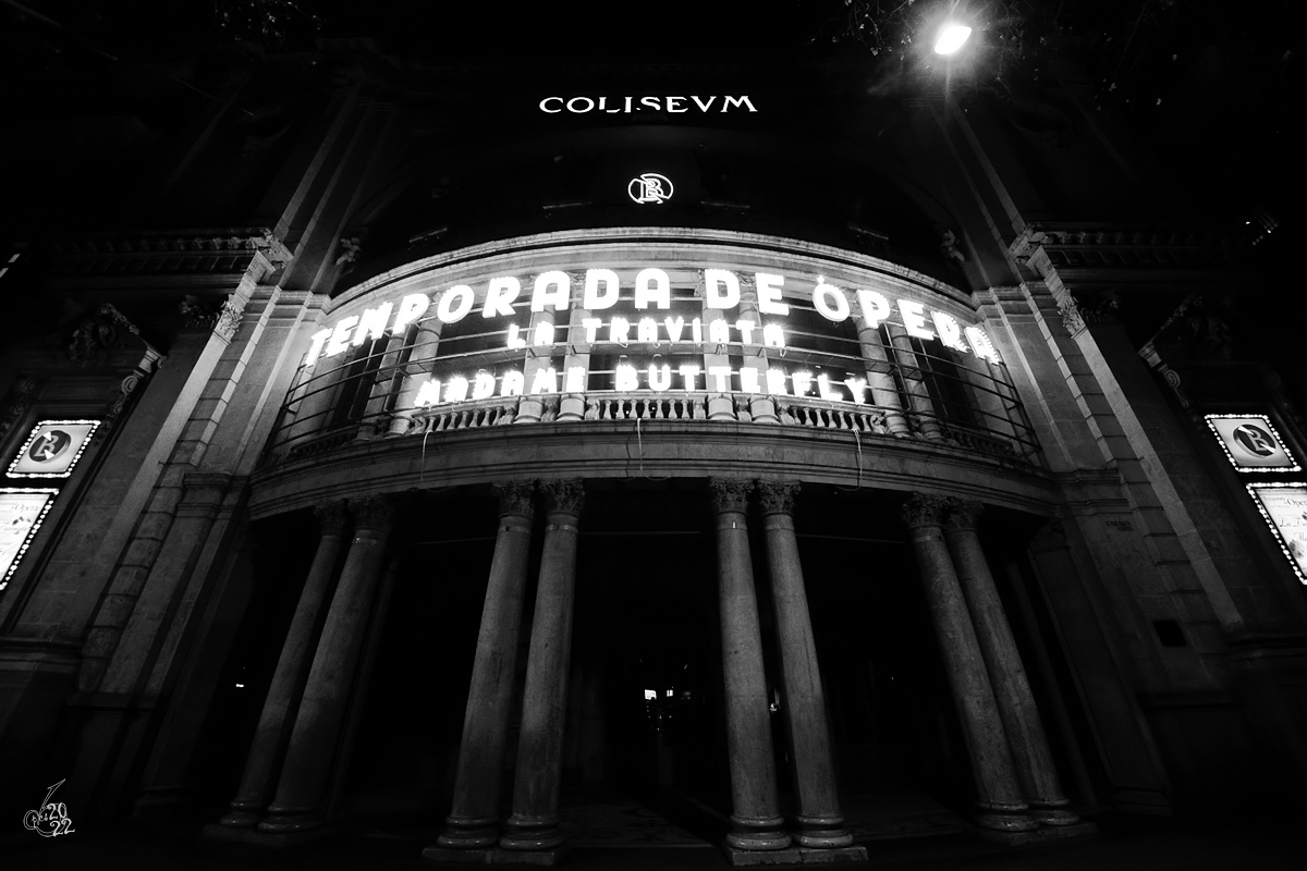 Das eklektischen Stil entworfene und 1923 erffnete Coliseum ist mit 1700 Pltzen eines der grten Filmtheater in Barcelona. (Februar 2012)