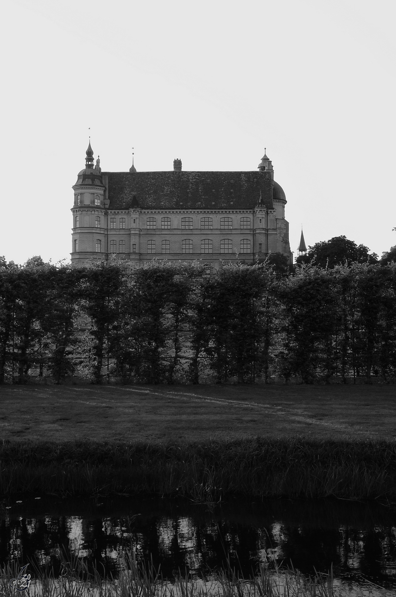 Das Gstrower Schloss von Sdosten aus gesehen. (August 2013)